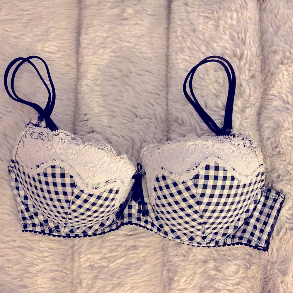 Victoria’s Secret Very Sexy Balconet 32C